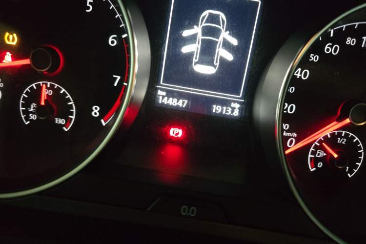Used Volkswagen Golf 2016 230TSI Automatic Luxury Version Odometer Close Up