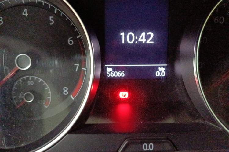 Used Volkswagen Golf 2016 230TSI Automatic Comfort Version Odometer Close Up