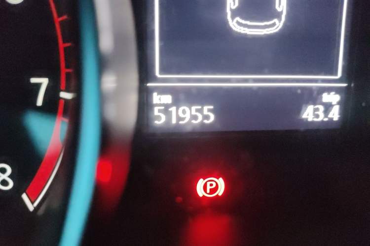 Used Volkswagen Golf 2016 1.6L Automatic Comfort Model Odometer Close Up
