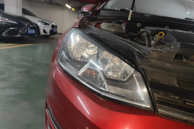 Used Volkswagen Golf 2016 230TSI Automatic Luxury Version Right Front Headlight