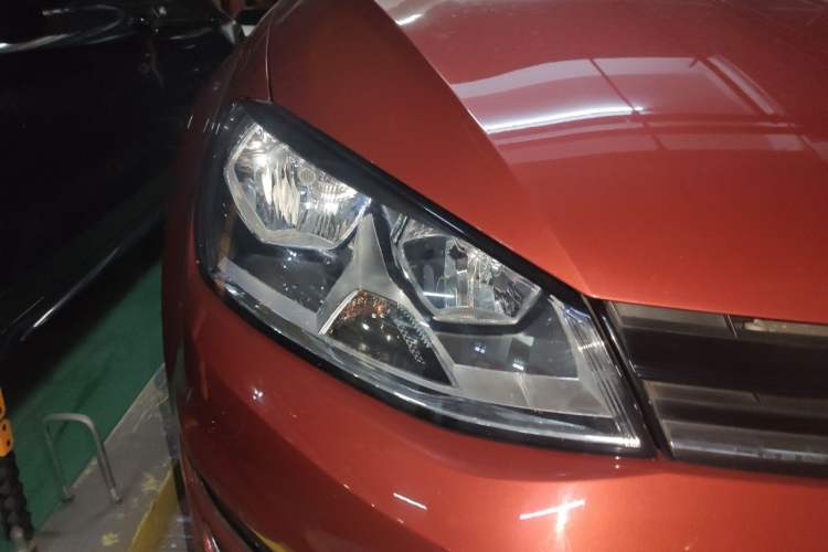 Used Volkswagen Golf 2016 230TSI Automatic Luxury Version Right Front Headlight