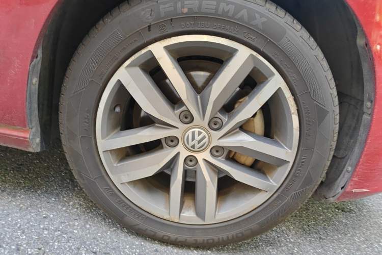 Used Volkswagen Golf 2016 230TSI Automatic Luxury Version Right Front Wheel Hub