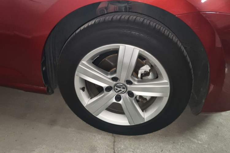 Used Volkswagen Golf 2016 1.6L Automatic Comfort Model Right Front Wheel Hub