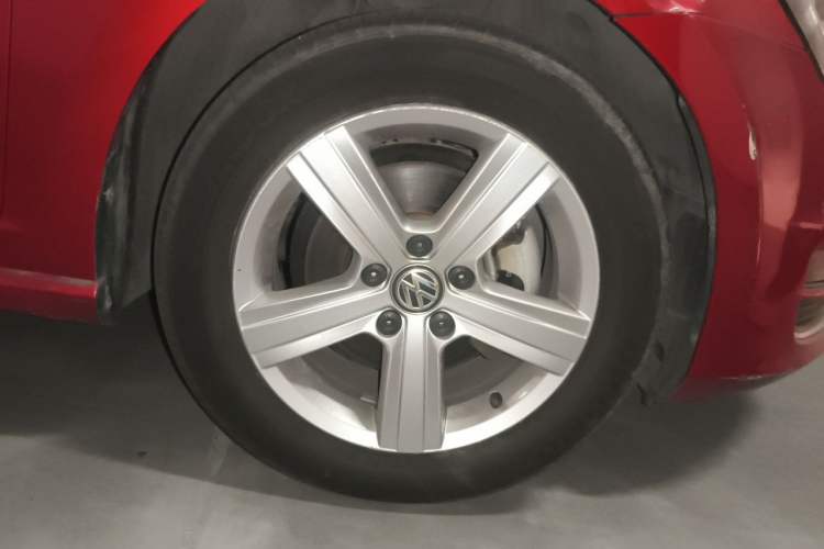 Used Volkswagen Golf 2016 1.6L Automatic Comfort Model Right Front Wheel Hub