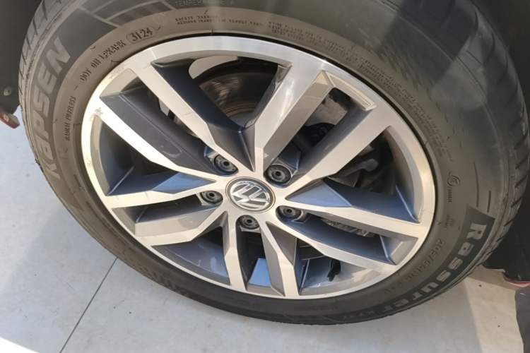 Used Volkswagen Golf 2016 230TSI Automatic Luxury Version Right Rear Wheel Hub