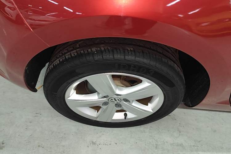 Used Volkswagen Golf 2016 230TSI Automatic Comfort Version Right Rear Wheel Hub