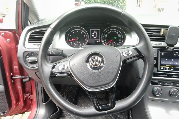 Used Volkswagen Golf 2016 230TSI Automatic Luxury Version Steering Wheel