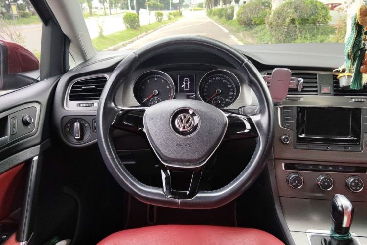 Used Volkswagen Golf 2016 230TSI Automatic Comfort Version Steering Wheel