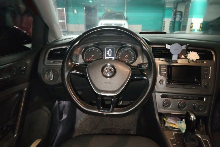 Used Volkswagen Golf 2016 1.6L Automatic Comfort Model Steering Wheel