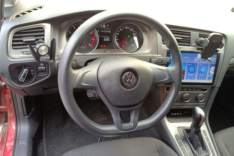 Used Volkswagen Golf 2016 1.6L Automatic Fashion Model Steering Wheel