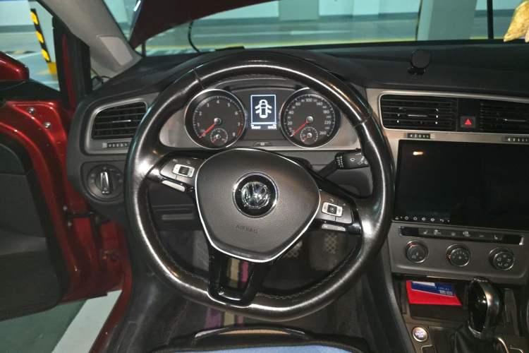 Used Volkswagen Golf 2016 230TSI Automatic Luxury Version Steering Wheel