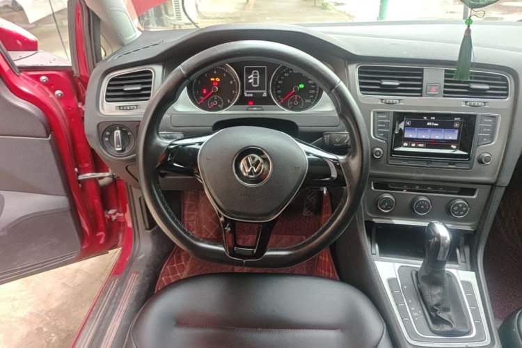 Used Volkswagen Golf 2016 230TSI Automatic Comfort Version Steering Wheel