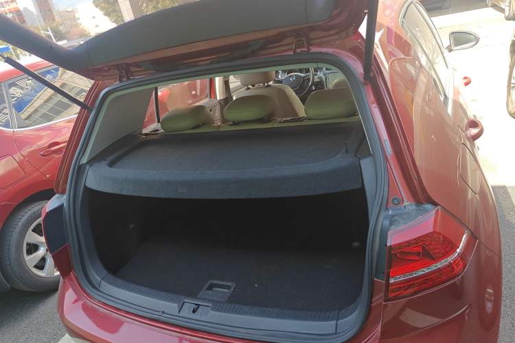 Used Volkswagen Golf 2016 1.6L Automatic Comfort Model Trunk
