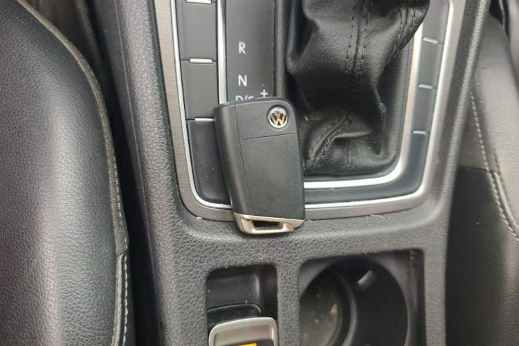 Used Volkswagen Golf 2016 230TSI Automatic Luxury Version Vehicle Key