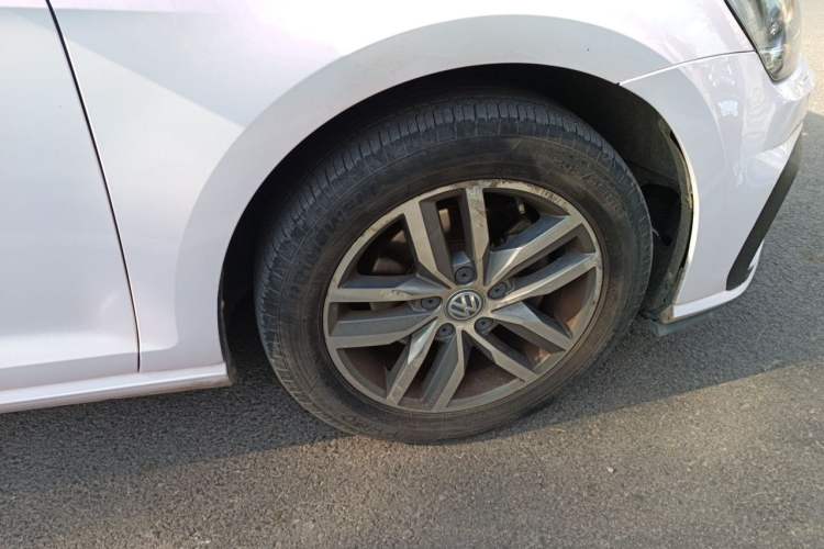 Used Volkswagen Golf 2016 230TSI Automatic Luxury Version Right Front Wheel Hub