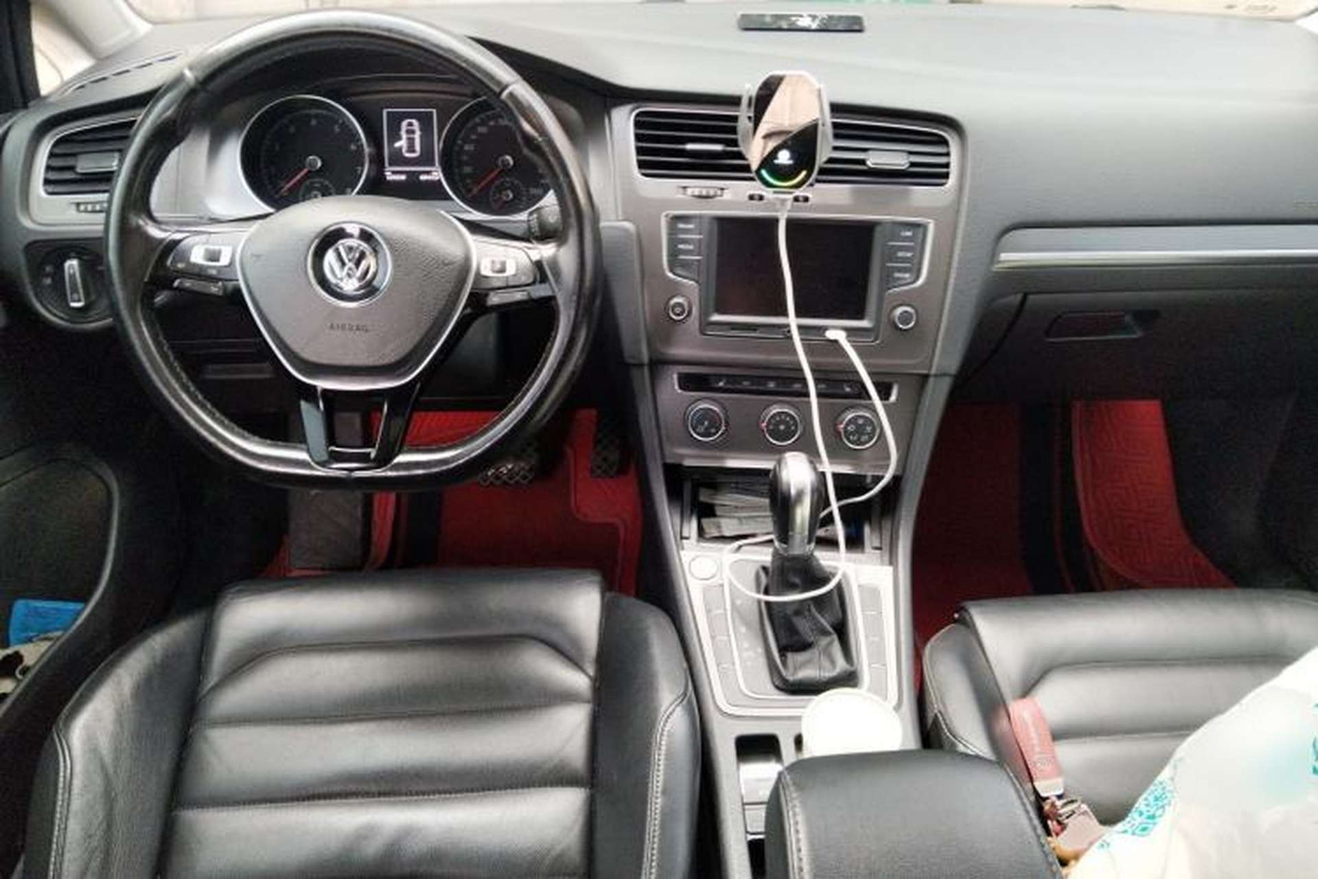 Used Volkswagen Golf 2016 230TSI Automatic Luxury Version Center Console
