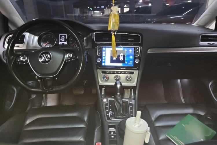 Used Volkswagen Golf 2016 230TSI Automatic Luxury Version Center Console