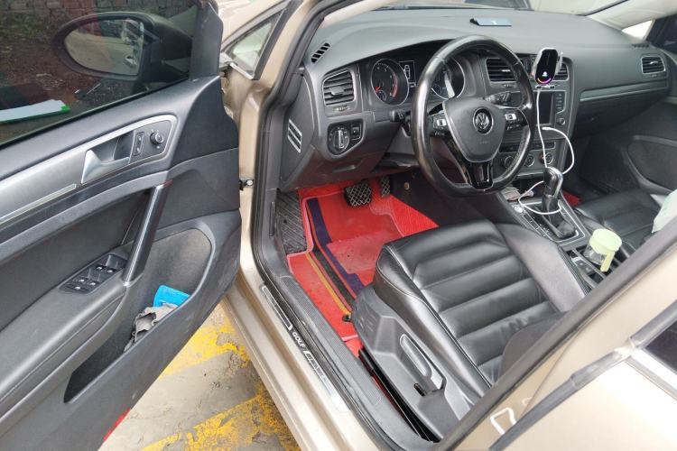 Used Volkswagen Golf 2016 230TSI Automatic Luxury Version Driver Seat