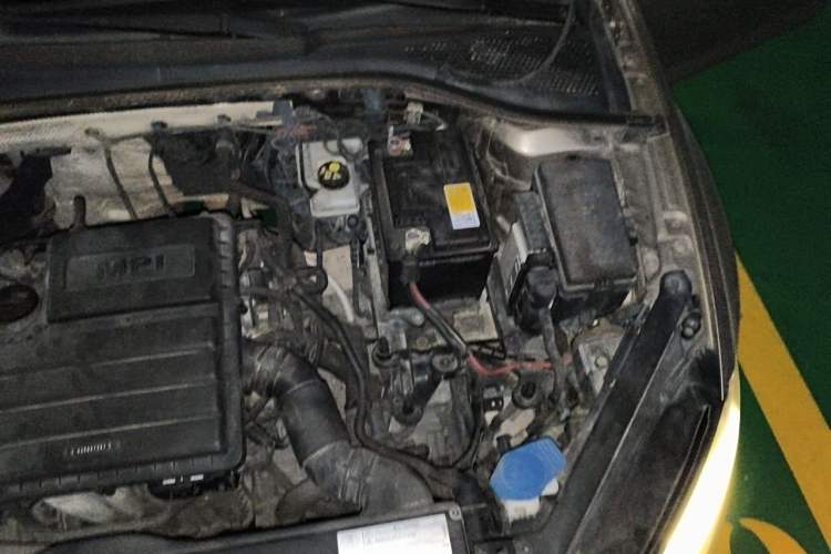 Used Volkswagen Golf 2016 1.6L Automatic Fashion Model Engine Bay Left
