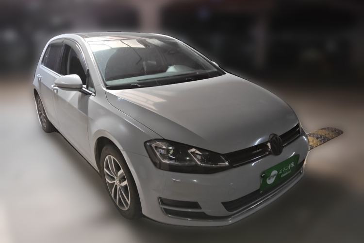 Used Volkswagen Golf 2016 230TSI Automatic Luxury Version Front Right 45 Deg