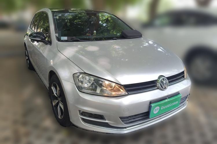 Used Volkswagen Golf 2016 230TSI Automatic Comfort Version Front Right 45 Deg