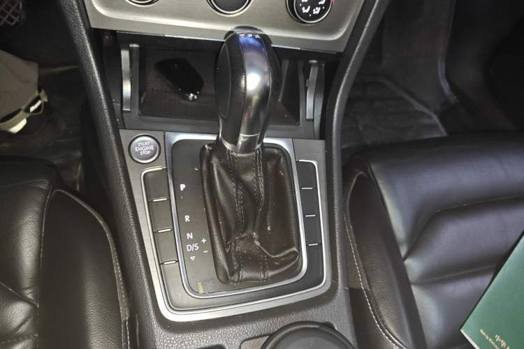 Used Volkswagen Golf 2016 230TSI Automatic Luxury Version Gear Lever