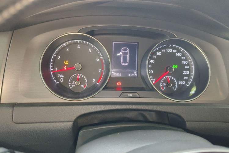 Used Volkswagen Golf 2016 230TSI Automatic Comfort Version Instrument Cluster