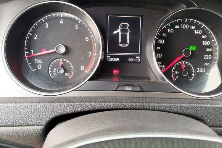 Used Volkswagen Golf 2016 230TSI Automatic Luxury Version Odometer Close Up