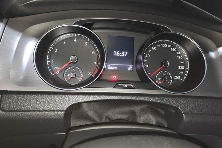 Used Volkswagen Golf 2016 230TSI Automatic Luxury Version Odometer Close Up