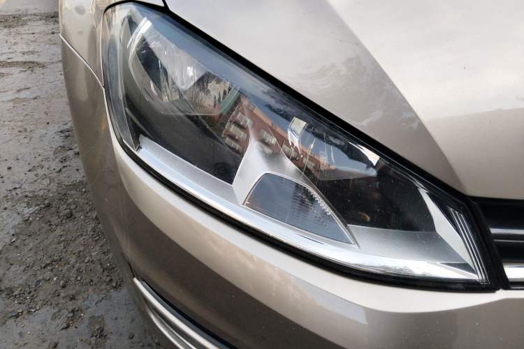 Used Volkswagen Golf 2016 230TSI Automatic Luxury Version Right Front Headlight
