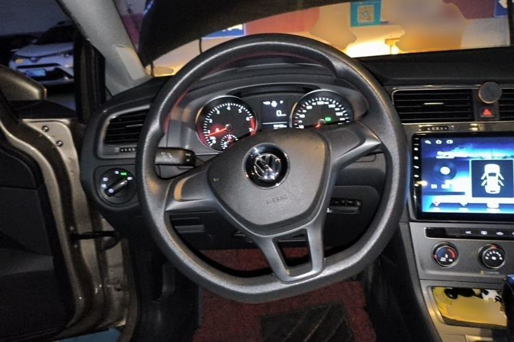Used Volkswagen Golf 2016 1.6L Automatic Fashion Model Steering Wheel