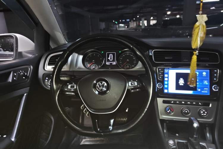Used Volkswagen Golf 2016 230TSI Automatic Luxury Version Steering Wheel