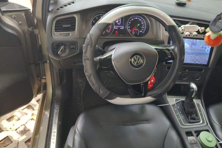 Used Volkswagen Golf 2016 230TSI Automatic Comfort Version Steering Wheel