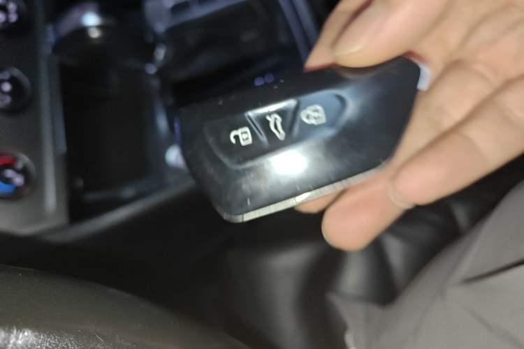 Used Volkswagen Golf 2016 230TSI Automatic Luxury Version Vehicle Key