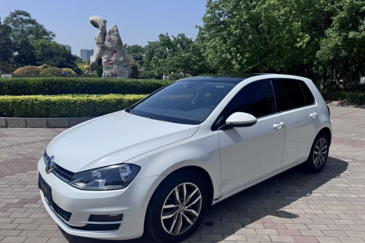 Used Volkswagen Golf 2016 230TSI Automatic Luxury Version Guazi used car, China used car export, Used car for sale, Used  cars, Cheapest cars for sale