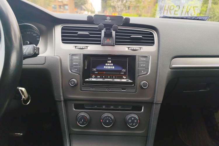 Used Volkswagen Golf 2016 230TSI Manual Comfort Version
