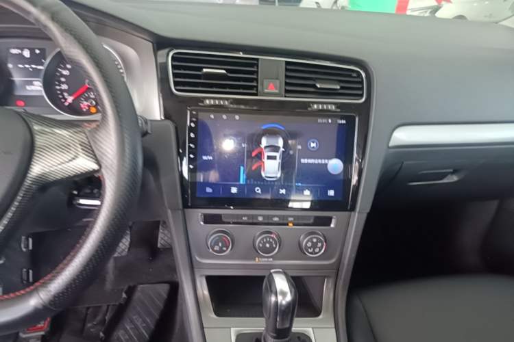 Used Volkswagen Golf 2016 1.6L Automatic Fashion Model Audio And AC Panel