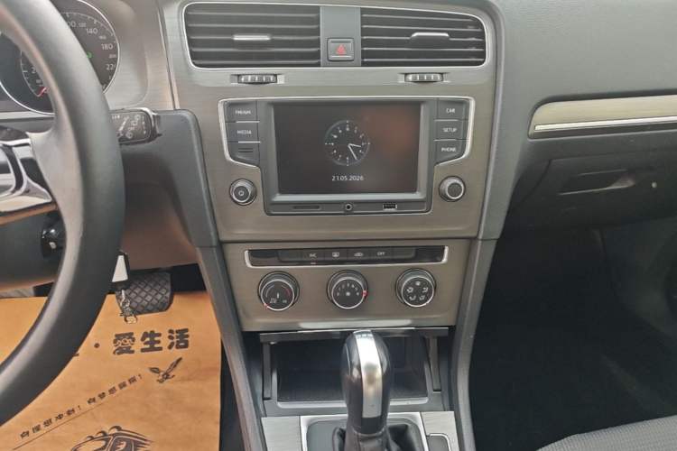 Used Volkswagen Golf 2016 230TSI Automatic Comfort Version Audio And AC Panel