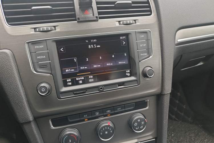 Used Volkswagen Golf 2016 230TSI Automatic Comfort Version Audio And AC Panel