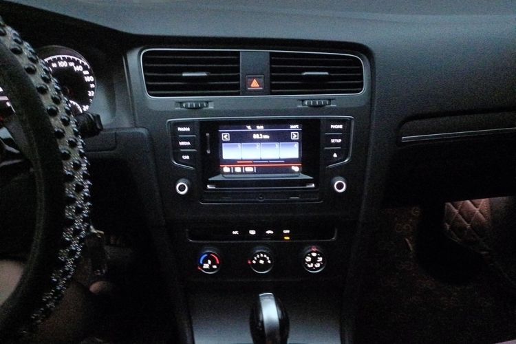 Used Volkswagen Golf 2016 230TSI Automatic Comfort Version Audio And AC Panel