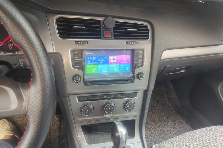 Used Volkswagen Golf 2016 1.6L Automatic Fashion Model Audio And AC Panel