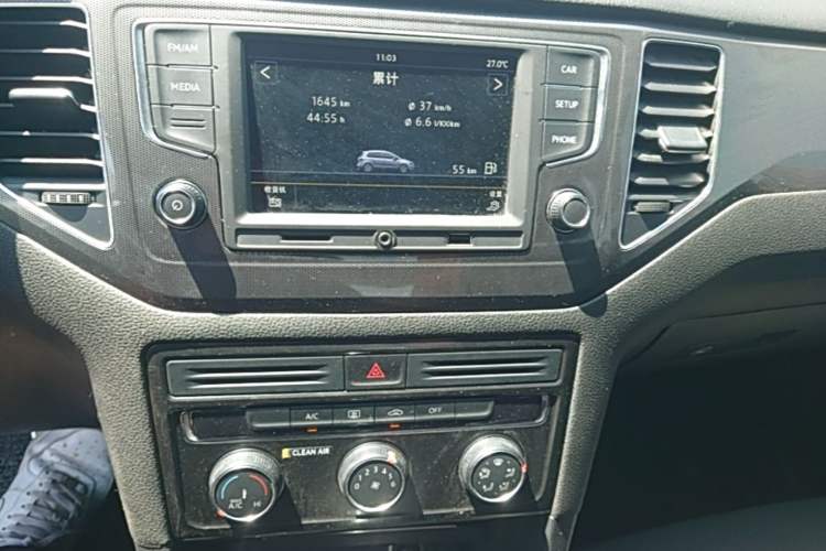 Used Volkswagen Golf 2016 230TSI Automatic Comfort Version Audio And AC Panel