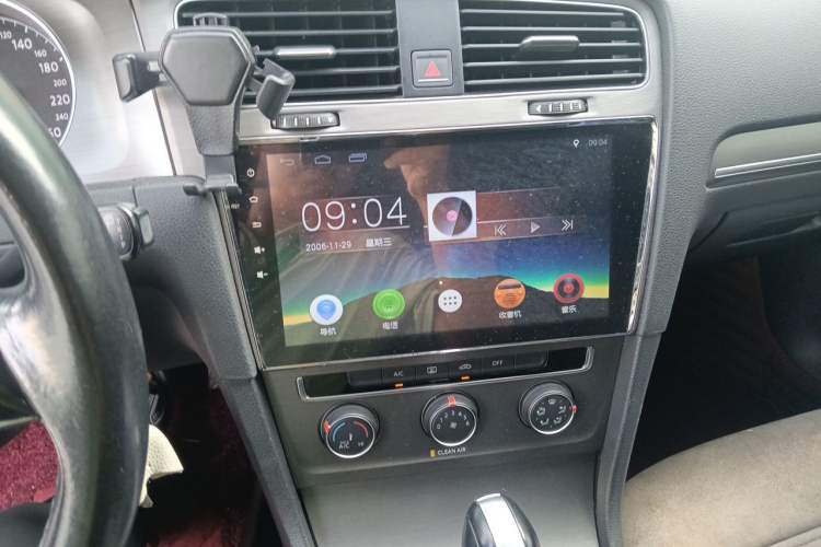 Used Volkswagen Golf 2016 230TSI Automatic Comfort Version Audio And AC Panel