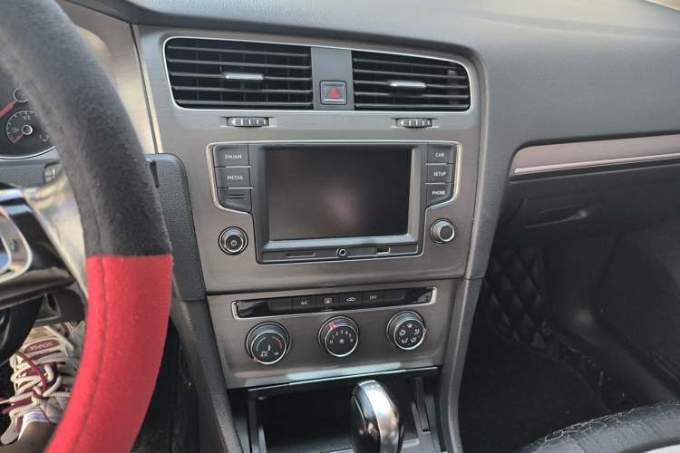 Used Volkswagen Golf 2016 230TSI Automatic Comfort Version Audio And AC Panel