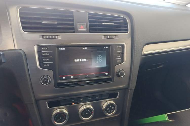 Used Volkswagen Golf 2016 230TSI Automatic Comfort Version Audio And AC Panel