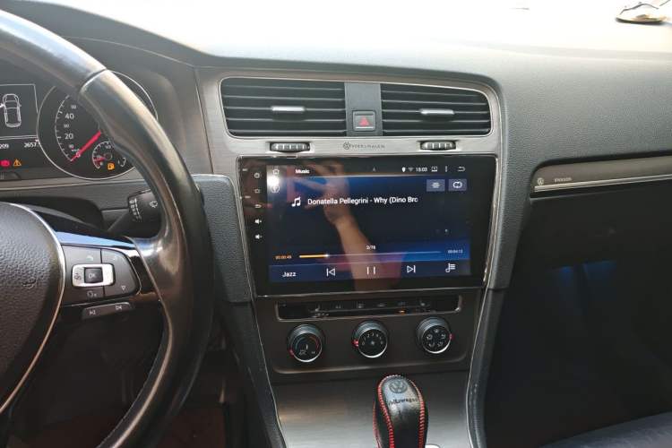 Used Volkswagen Golf 2016 230TSI Automatic Comfort Version Audio And AC Panel