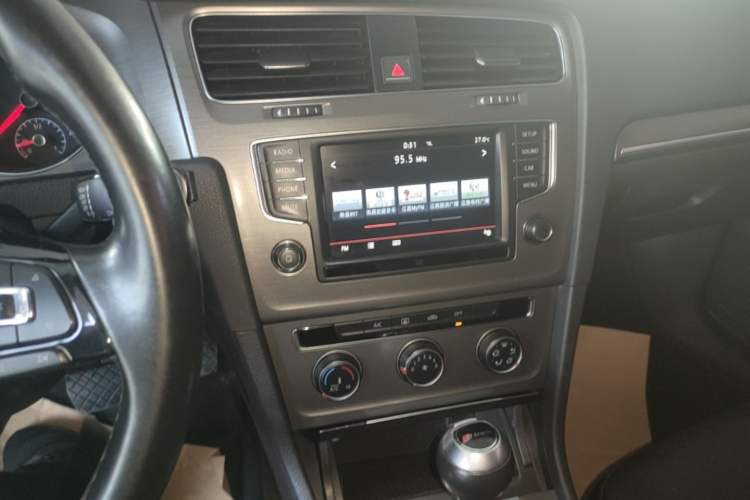 Used Volkswagen Golf 2016 230TSI Automatic Comfort Version Audio And AC Panel