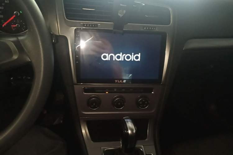 Used Volkswagen Golf 2016 1.6L Automatic Fashion Model Audio And AC Panel