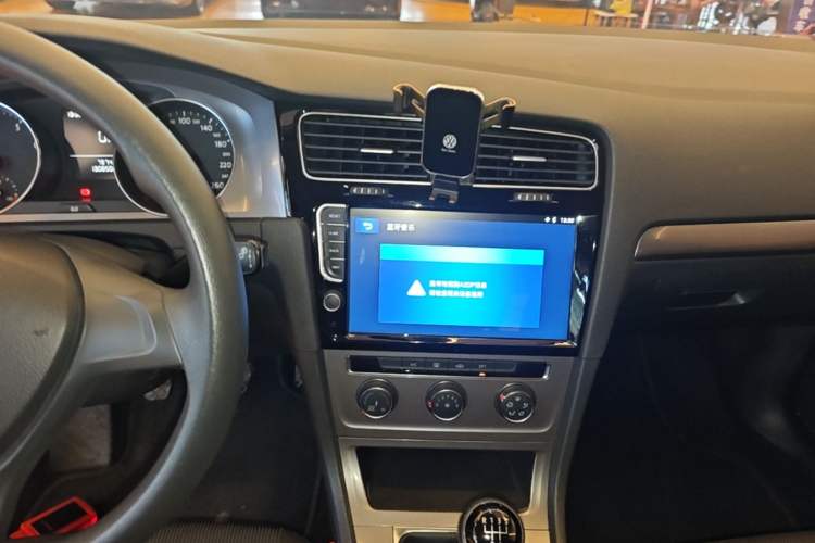 Used Volkswagen Golf 2016 1.6L Manual Fashion Edition Audio And AC Panel