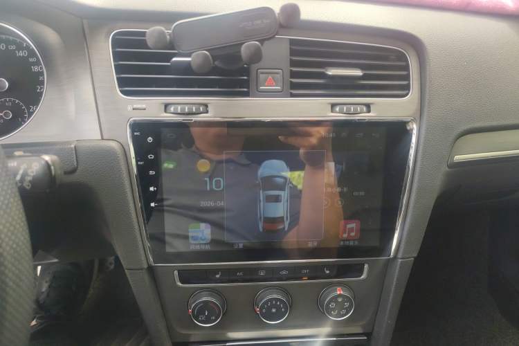Used Volkswagen Golf 2016 230TSI Automatic Luxury Version Audio And AC Panel